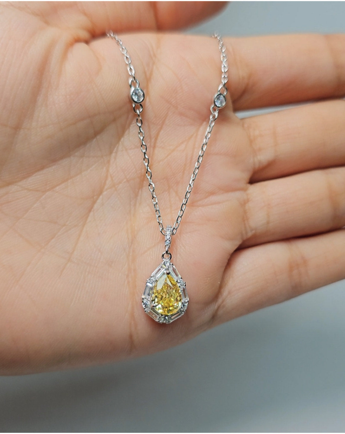 Elegant Yellow Teardrop Crystal Pendant Necklace